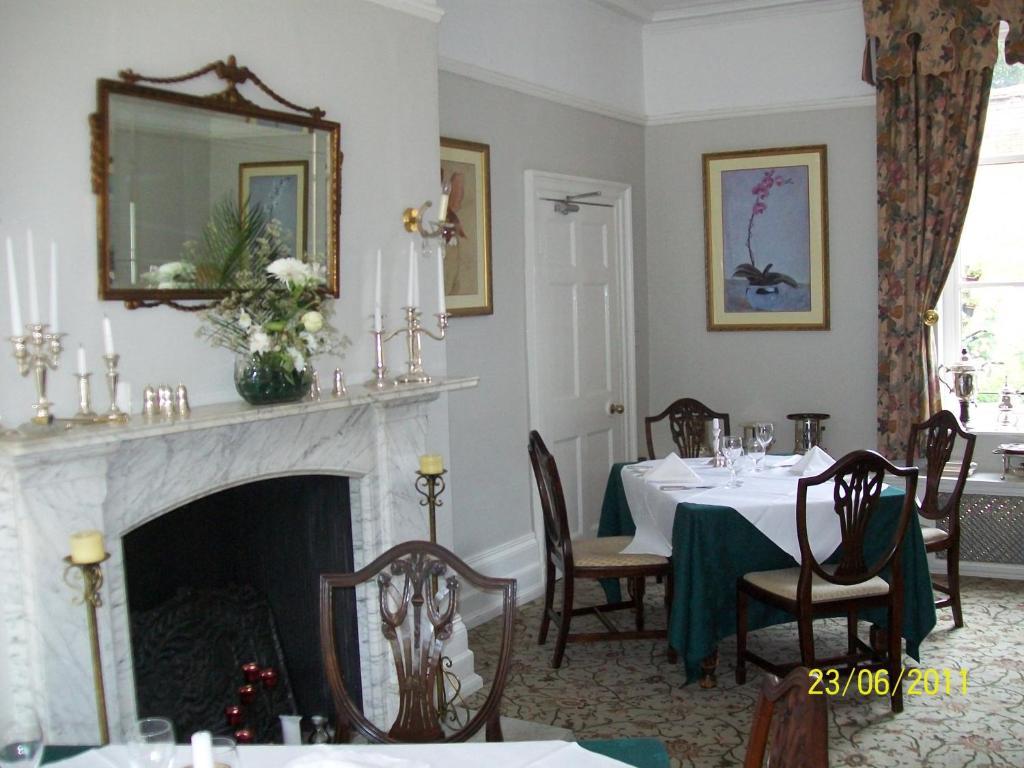 Chapel House Hotel Atherstone Room photo